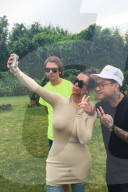 PEOPLE - Promis an der Revolve Sommerparty in den Hampton's 