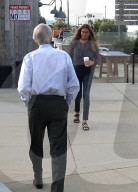 PEOPLE - Caitlyn Jenner flirtet auf offener Strasse in Malibu