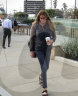 PEOPLE - Caitlyn Jenner flirtet auf offener Strasse in Malibu