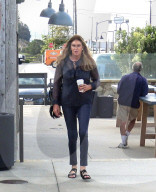 PEOPLE - Caitlyn Jenner flirtet auf offener Strasse in Malibu