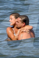 EXKLUSIV - Nina Agdal turtelt mit Leonardo DiCaprio am Beach von Malibu