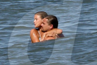 EXKLUSIV - Nina Agdal turtelt mit Leonardo DiCaprio am Beach von Malibu