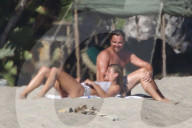 EXKLUSIV - Nina Agdal turtelt mit Leonardo DiCaprio am Beach von Malibu