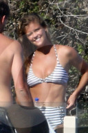 EXKLUSIV - Nina Agdal turtelt mit Leonardo DiCaprio am Beach von Malibu