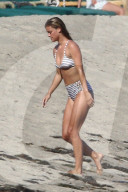 EXKLUSIV - Nina Agdal turtelt mit Leonardo DiCaprio am Beach von Malibu