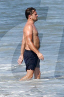 EXKLUSIV - Nina Agdal turtelt mit Leonardo DiCaprio am Beach von Malibu