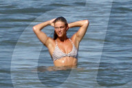 EXKLUSIV - Nina Agdal turtelt mit Leonardo DiCaprio am Beach von Malibu