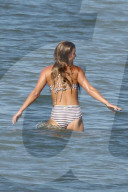 EXKLUSIV - Nina Agdal turtelt mit Leonardo DiCaprio am Beach von Malibu