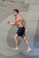 EXKLUSIV - Nina Agdal turtelt mit Leonardo DiCaprio am Beach von Malibu