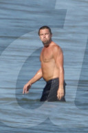 EXKLUSIV - Nina Agdal turtelt mit Leonardo DiCaprio am Beach von Malibu
