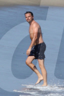 EXKLUSIV - Nina Agdal turtelt mit Leonardo DiCaprio am Beach von Malibu