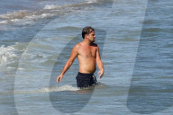 EXKLUSIV - Nina Agdal turtelt mit Leonardo DiCaprio am Beach von Malibu