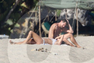 EXKLUSIV - Nina Agdal turtelt mit Leonardo DiCaprio am Beach von Malibu