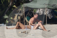 EXKLUSIV - Nina Agdal turtelt mit Leonardo DiCaprio am Beach von Malibu