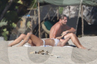 EXKLUSIV - Nina Agdal turtelt mit Leonardo DiCaprio am Beach von Malibu