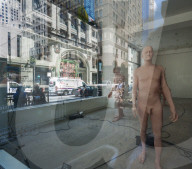 FEATURE - Aufregung um Nackt-Skulpturen in New York