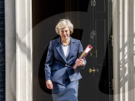 NEWS - London: Theresa May hält ihre erste Kabinett-Sitzung