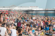 NEWS - Grossbritannien: Sommerhitze am Brighton Beach