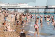 NEWS - Grossbritannien: Sommerhitze am Brighton Beach