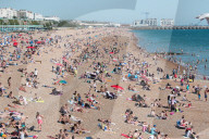 NEWS - Grossbritannien: Sommerhitze am Brighton Beach