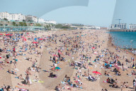 NEWS - Grossbritannien: Sommerhitze am Brighton Beach