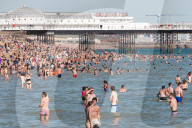 NEWS - Grossbritannien: Sommerhitze am Brighton Beach
