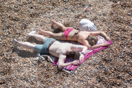 NEWS - Grossbritannien: Sommerhitze am Brighton Beach