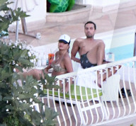 EXKLUSIV - Anastacia und Gianfranco Russo relaxen am Pool in Amalfi