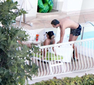 EXKLUSIV - Anastacia und Gianfranco Russo relaxen am Pool in Amalfi