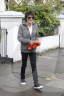PEOPLE - Hat babyfrei: Ronnie Wood vor seinem Haus in London