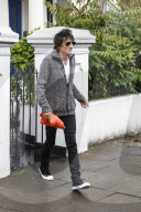 PEOPLE - Hat babyfrei: Ronnie Wood vor seinem Haus in London
