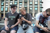 FEATURE - Londoner Jugend im Pokemon Go Fieber