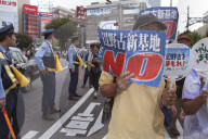 NEWS - Sitzstreik gegen US Army: Okinawa protestiert gegen Stützpunktbau