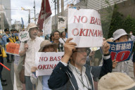 NEWS - Sitzstreik gegen US Army: Okinawa protestiert gegen Stützpunktbau