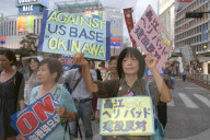 NEWS - Sitzstreik gegen US Army: Okinawa protestiert gegen Stützpunktbau