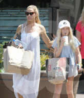 PEOPLE - Denise Richards geht mit Tochter Lola Shoppen in Malibu