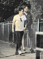 EXKLUSIV - Harry Styles im Ausgang mit Freunden