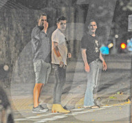 EXKLUSIV - Harry Styles im Ausgang mit Freunden