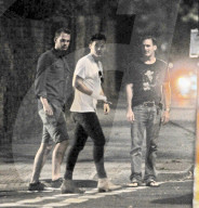 EXKLUSIV - Harry Styles im Ausgang mit Freunden