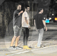 EXKLUSIV - Harry Styles im Ausgang mit Freunden