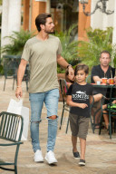 PEOPLE - Scott Disick geht mit seinem Sohn Mason Sushi essen