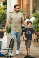 PEOPLE - Scott Disick geht mit seinem Sohn Mason Sushi essen