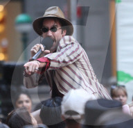 PEOPLE - Jake Gyllenhall startet durch bei den Dreharbeiten zu "Okja"