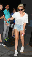 PEOPLE - Lady Gaga in knappen Shorts unterwegs
