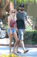 PEOPLE - Brody Jenner und Kaitlynn Carter spazieren durch Malibu