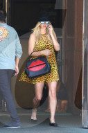 PEOPLE - Nicky Hilton im Leopardenkleid unterwegs