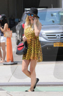 PEOPLE - Nicky Hilton im Leopardenkleid unterwegs