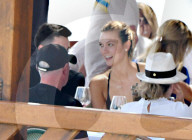 PEOPLE - Tom Hanks und Karlie Kloss treffen sich zum Essen in Positano