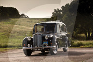 PEOPLE - John Lennons '1956 Austin Princess' kommt unter den Hammer
