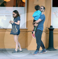 PEOPLE - Natalie Portman versteckt ihren Bauch, ist sie wieder schwanger